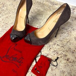CHRISTIAN LOUBOUTIN Chain Grey Suede Pumps sz39.5